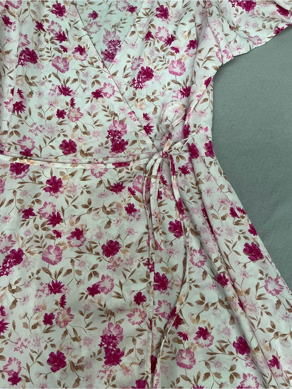 Lauren Conrad Pink White Floral Wrap Dress M Short Flutter Sleeve V-Neck Boho
